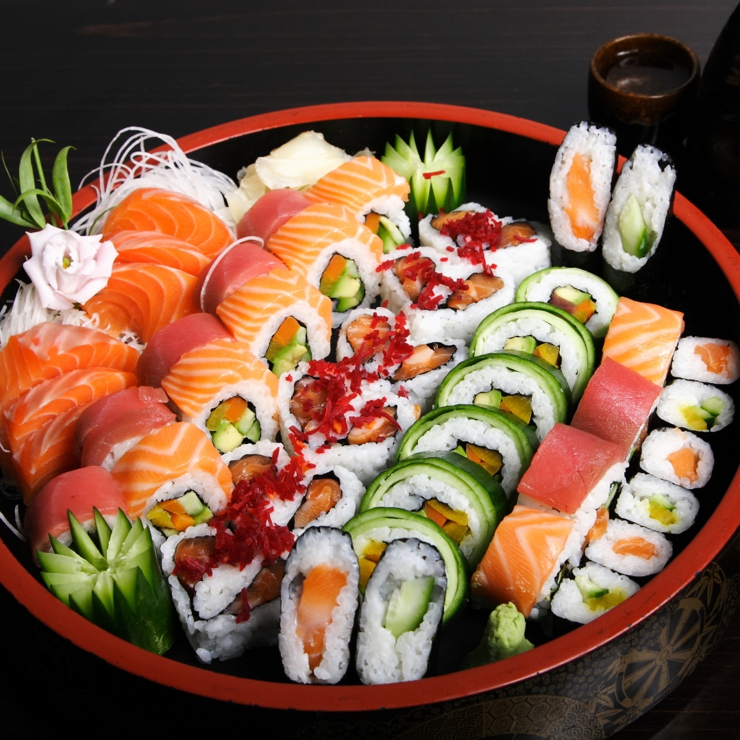 Plateau de sushis et makis