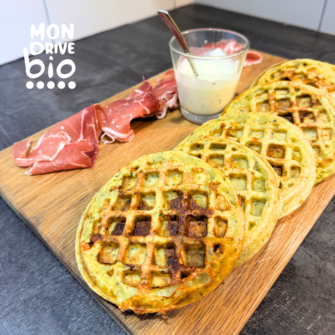 Planche de gaufres salées courgette pesto et mozarella avec serano