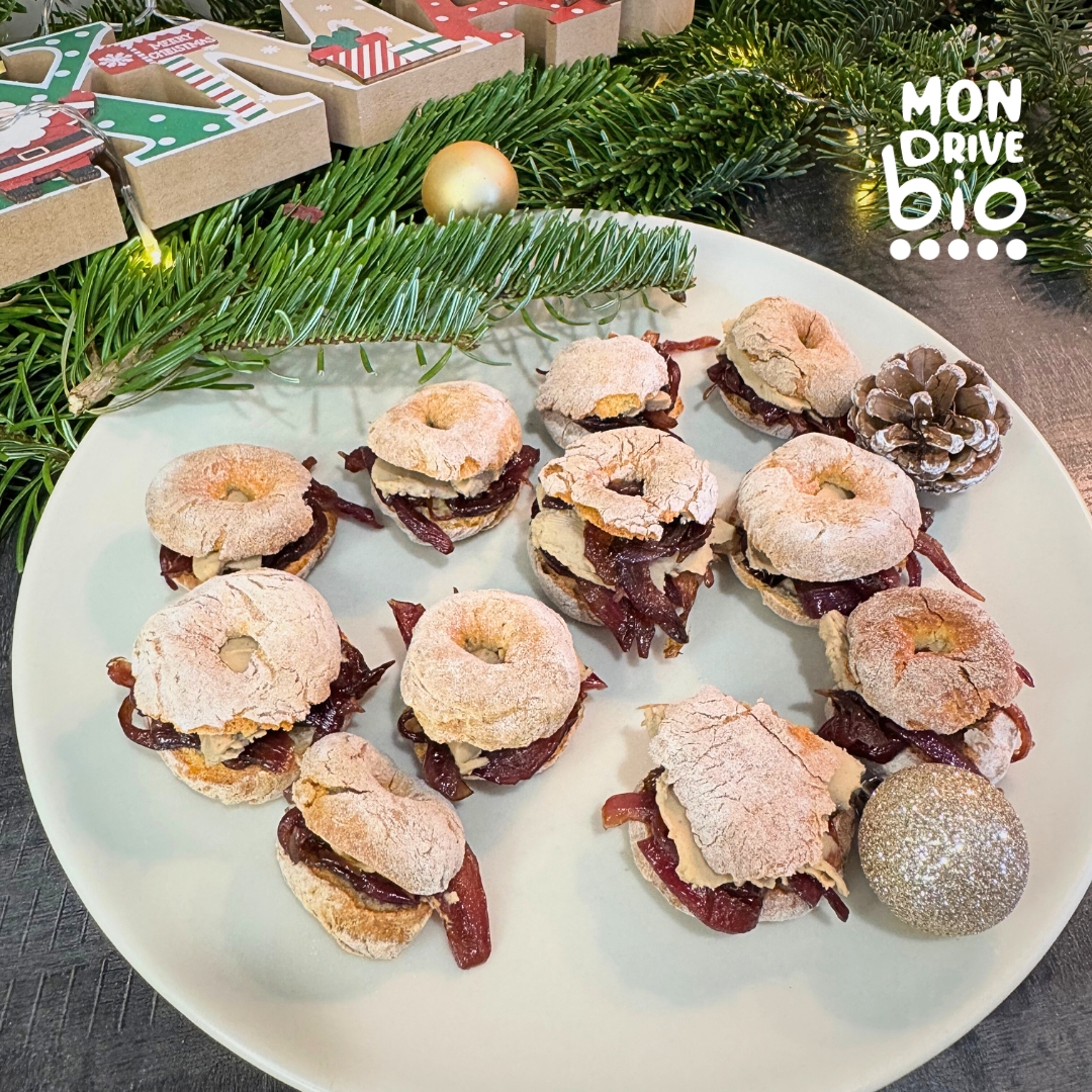 Minis bagels de fauxgras et oignons confits réalisés par Mon Drive Bio